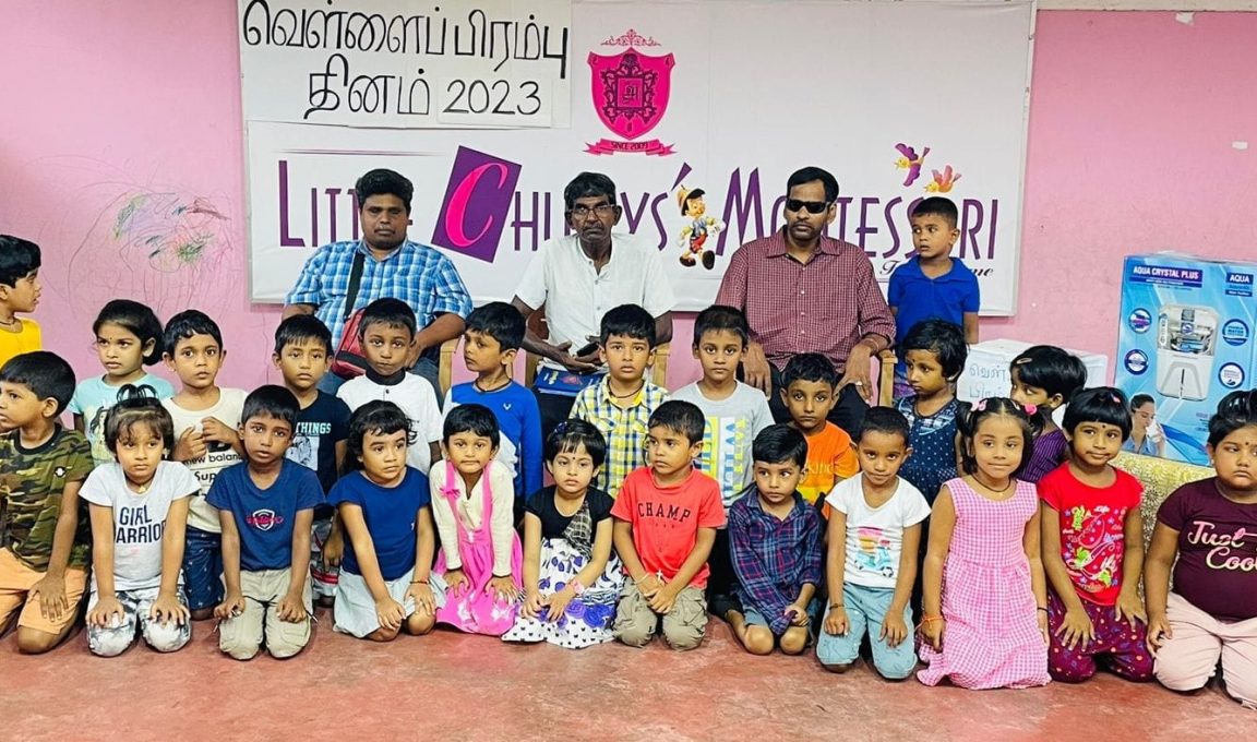 சிறுவா்களுடன் வெள்ளைப் பிரம்பு தினம்